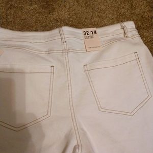 Women's cropped wide legged white jeans 32/14